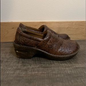 Beautiful brown pattern nurse/medical shoes